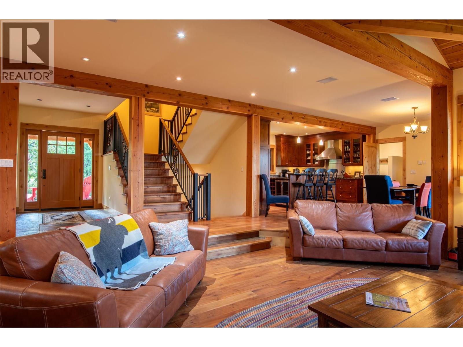 1590 GOLDEN AVENUE - 8