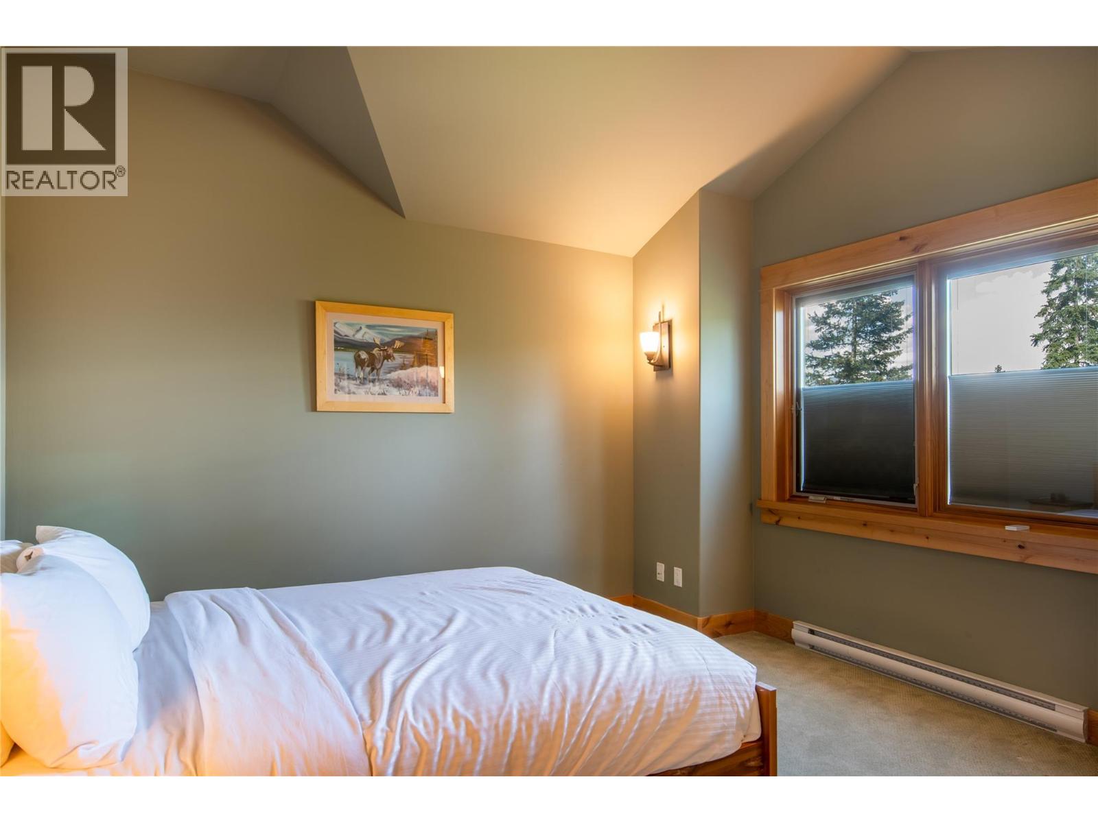 1590 GOLDEN AVENUE - 15