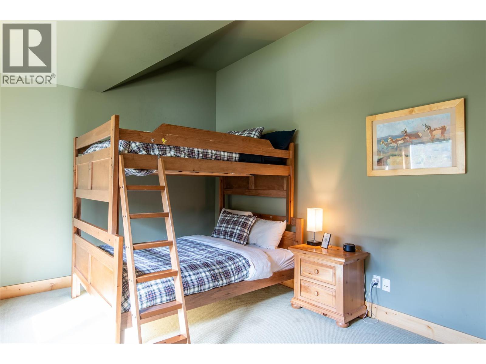 1590 GOLDEN AVENUE - 18