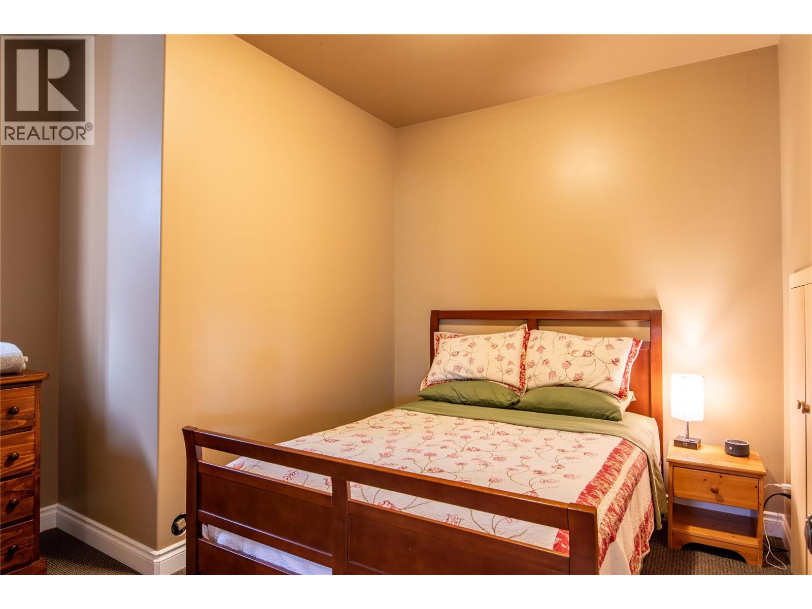 1590 GOLDEN AVENUE - 27