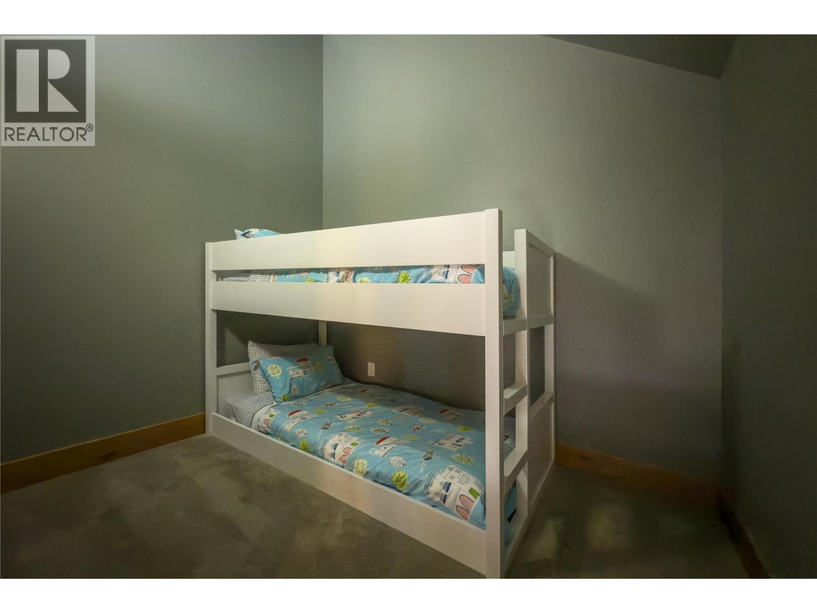 1590 GOLDEN AVENUE - 24