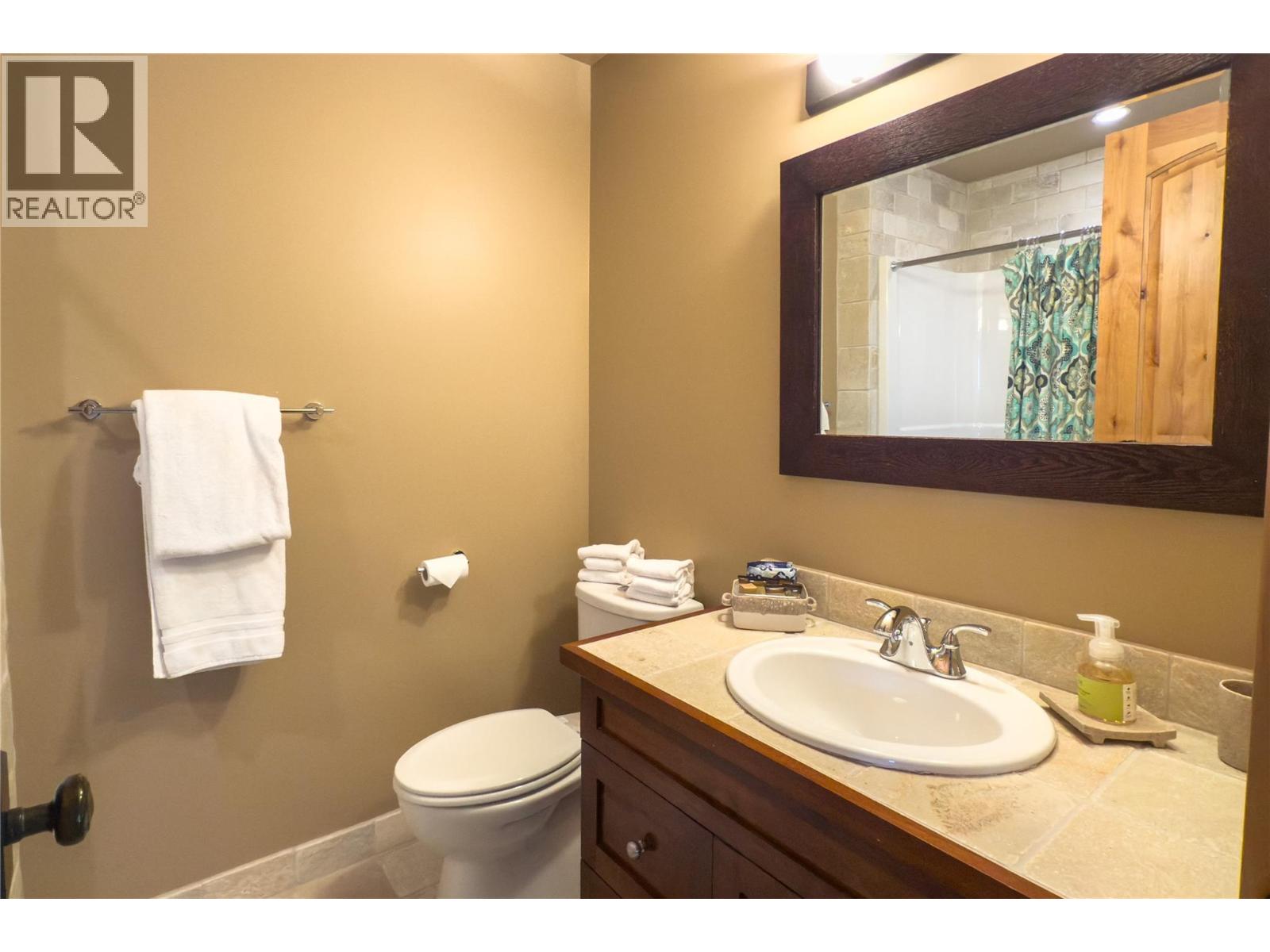 1590 GOLDEN AVENUE - 23