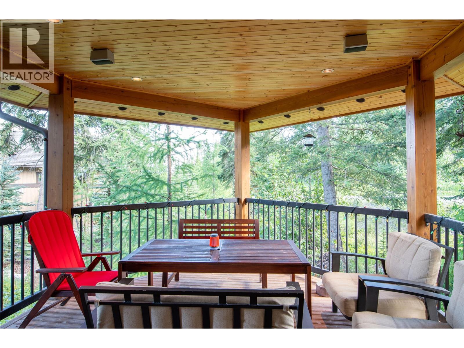 1590 GOLDEN AVENUE - 10