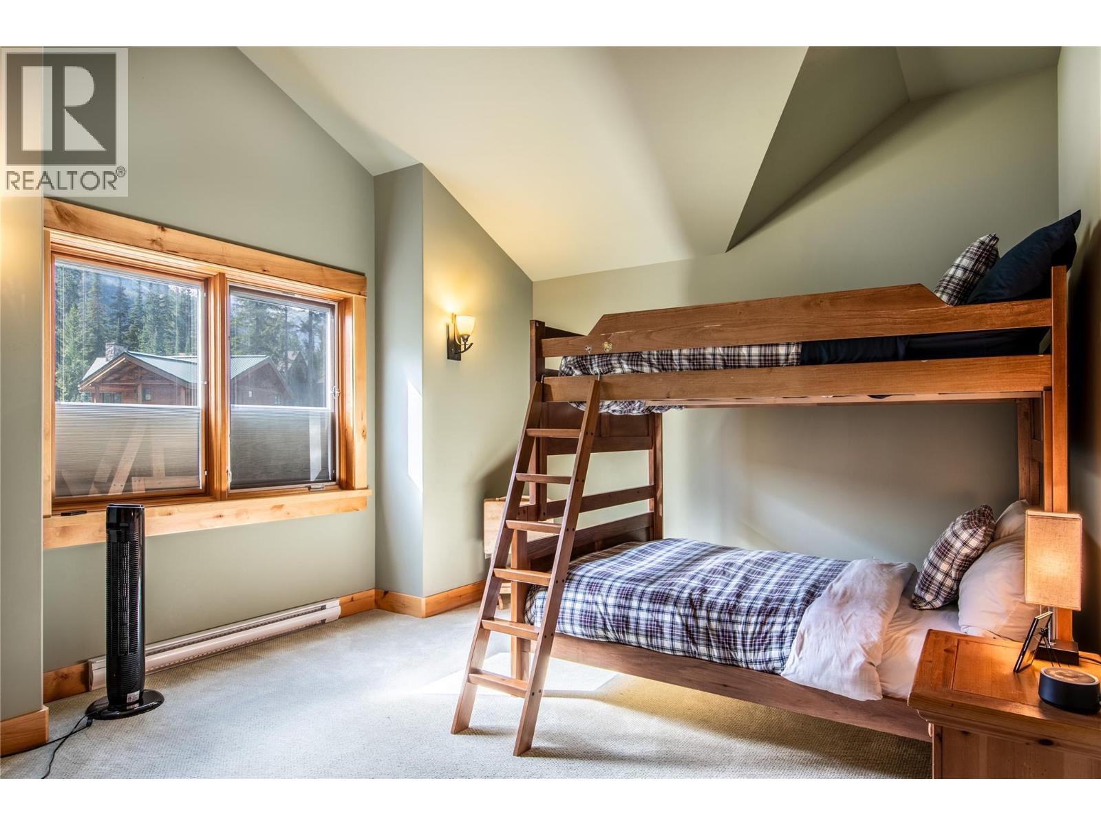 1590 GOLDEN AVENUE - 17