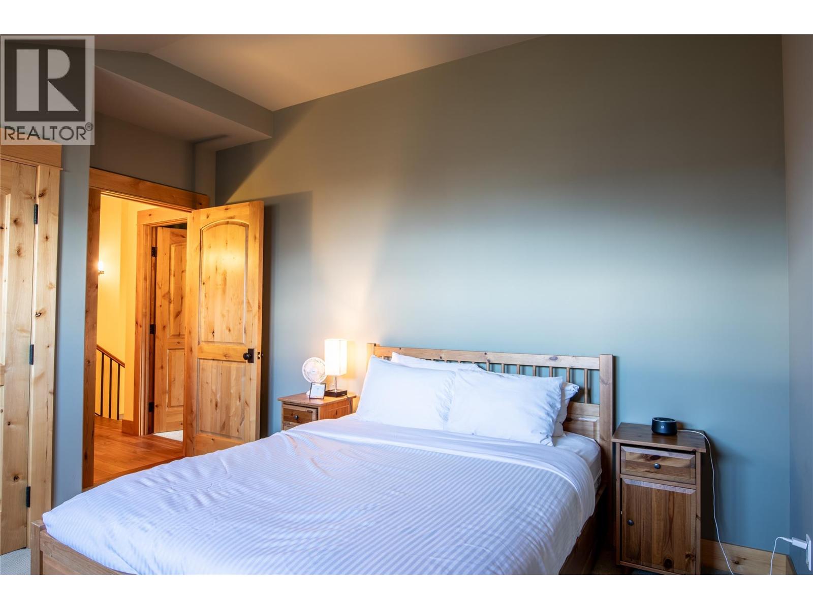 1590 GOLDEN AVENUE - 14