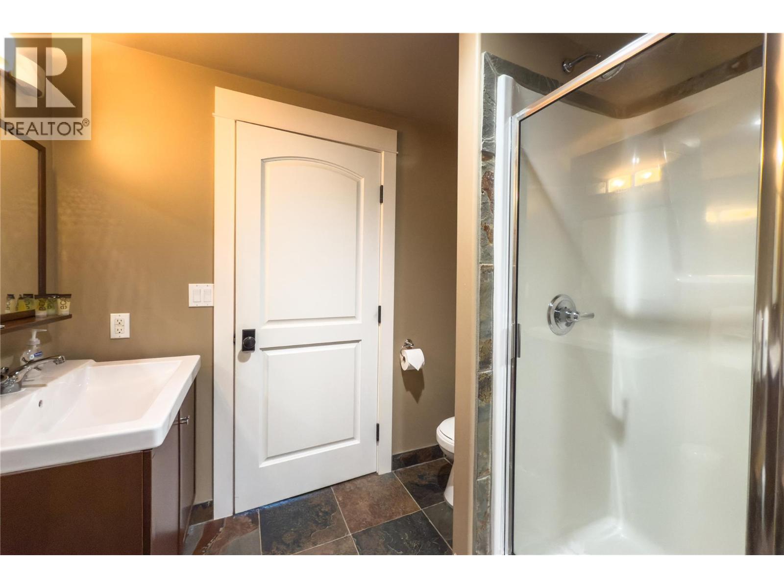 1590 GOLDEN AVENUE - 30