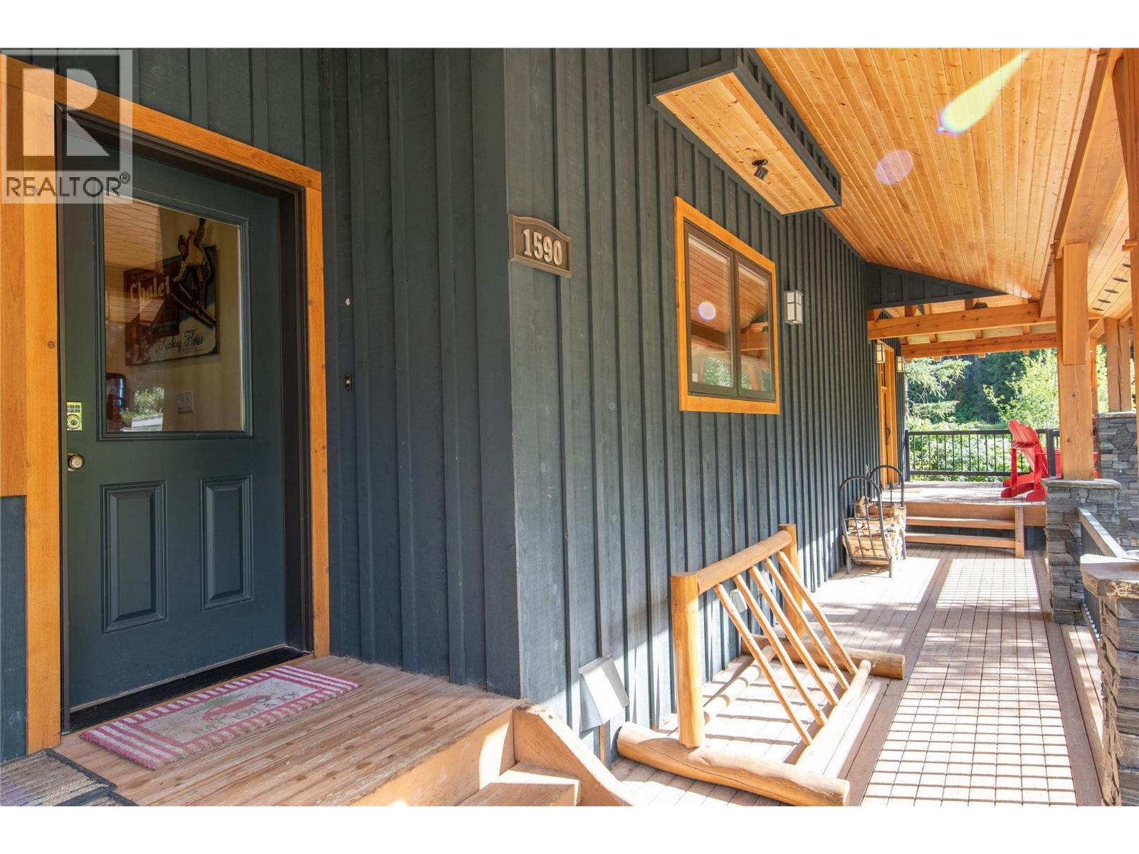 1590 GOLDEN AVENUE - 35