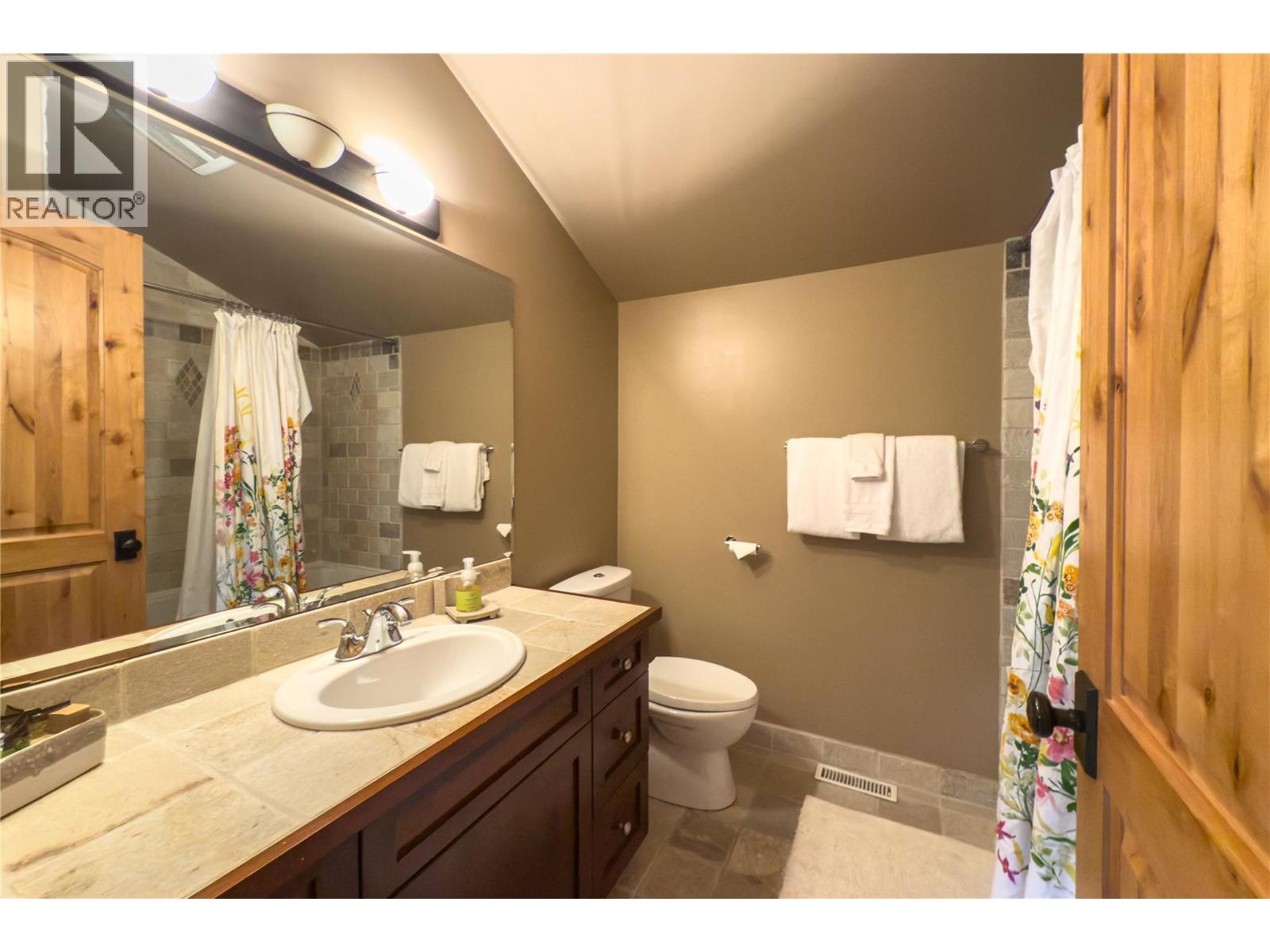 1590 GOLDEN AVENUE - 16