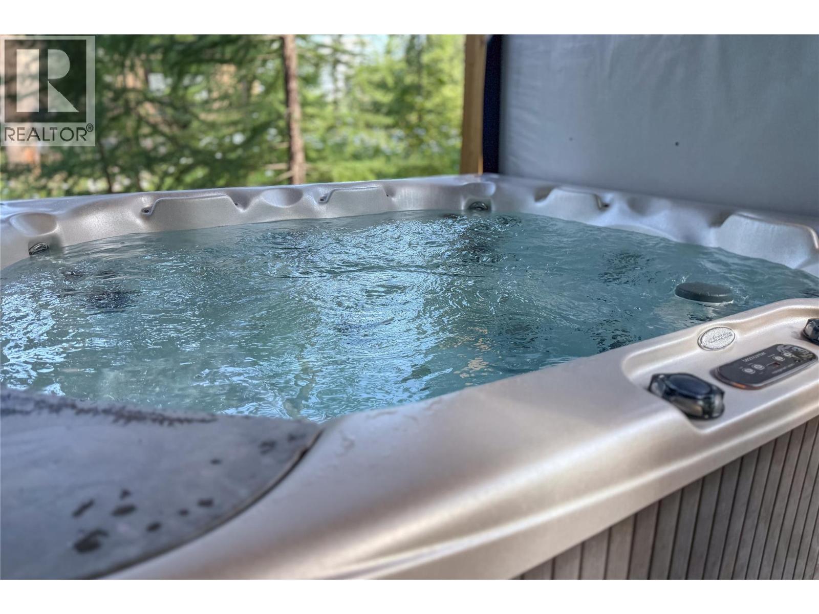 1590 GOLDEN AVENUE - 34