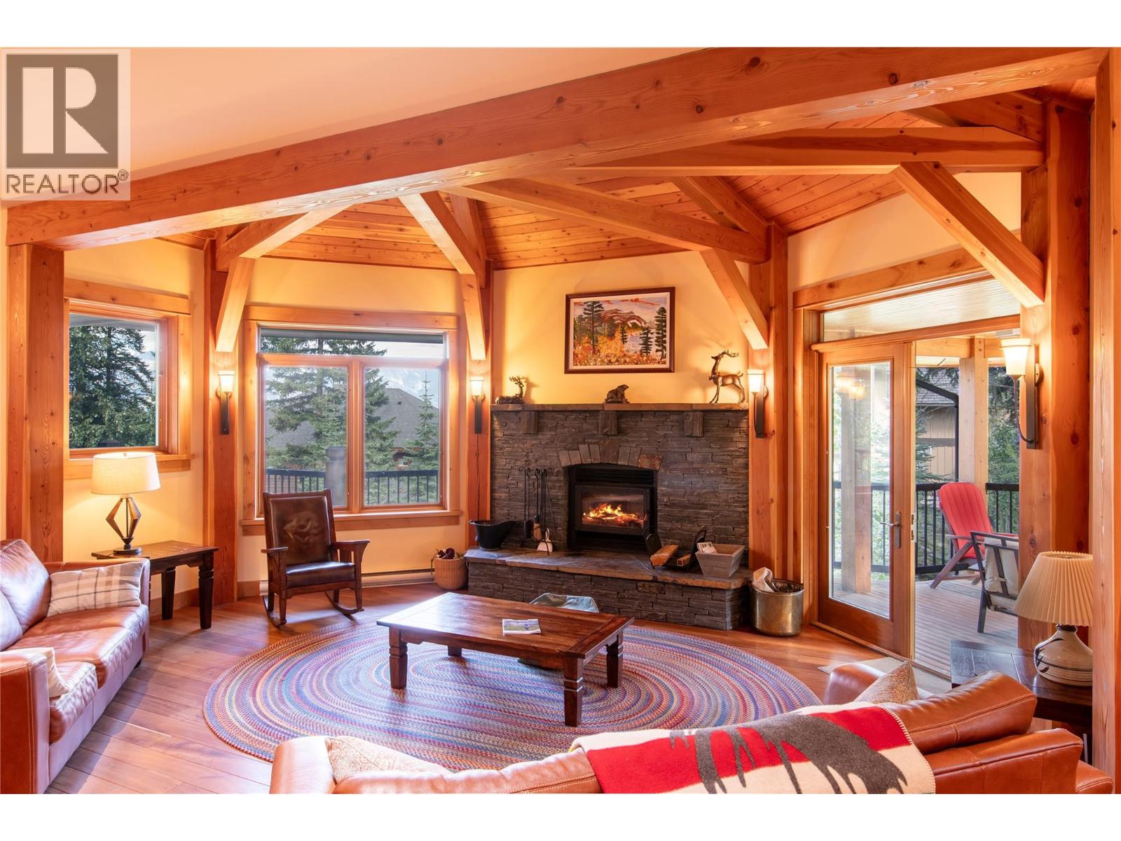 1590 GOLDEN AVENUE - 7