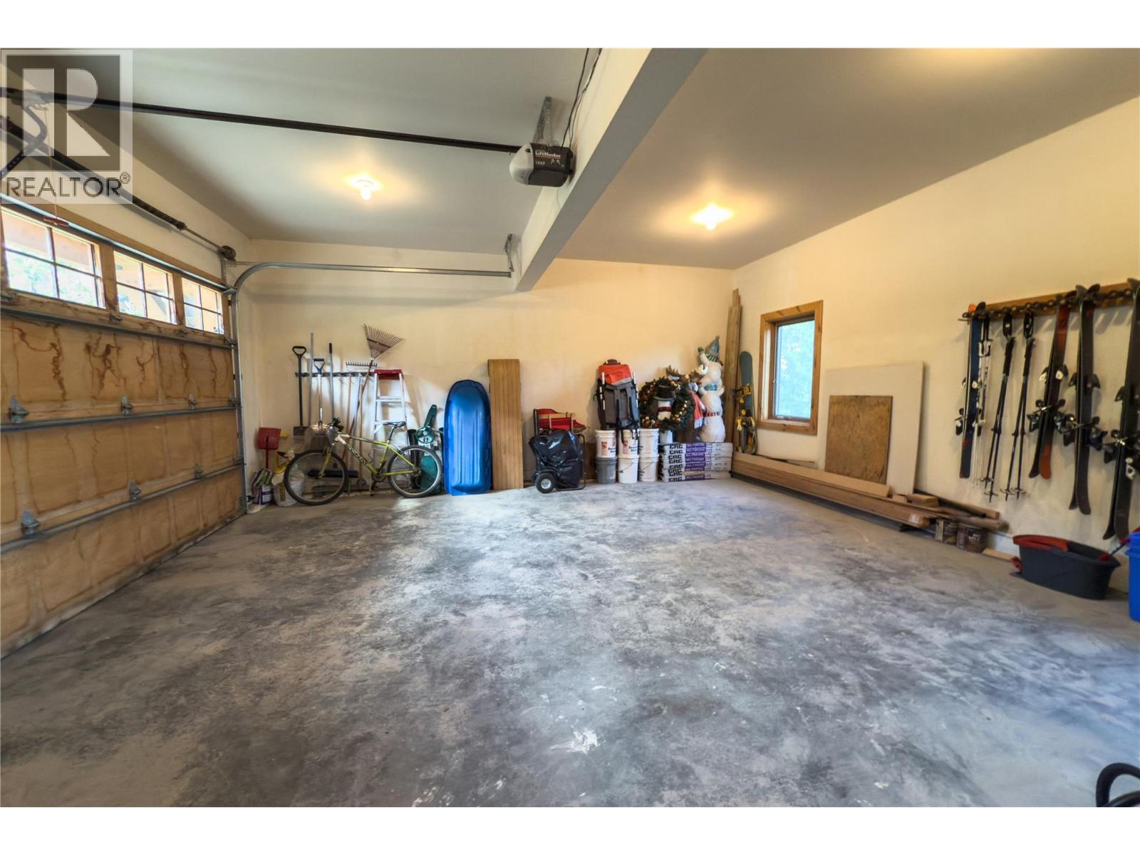 1590 GOLDEN AVENUE - 38