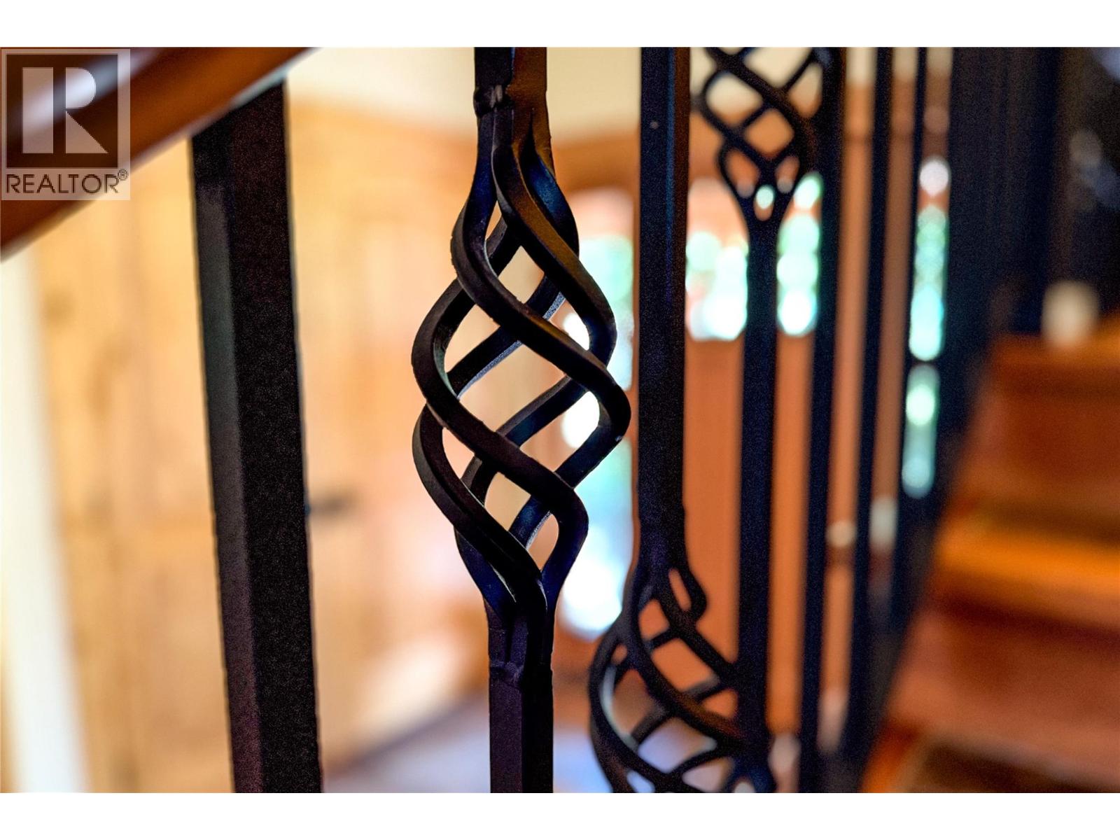 1590 GOLDEN AVENUE - 42