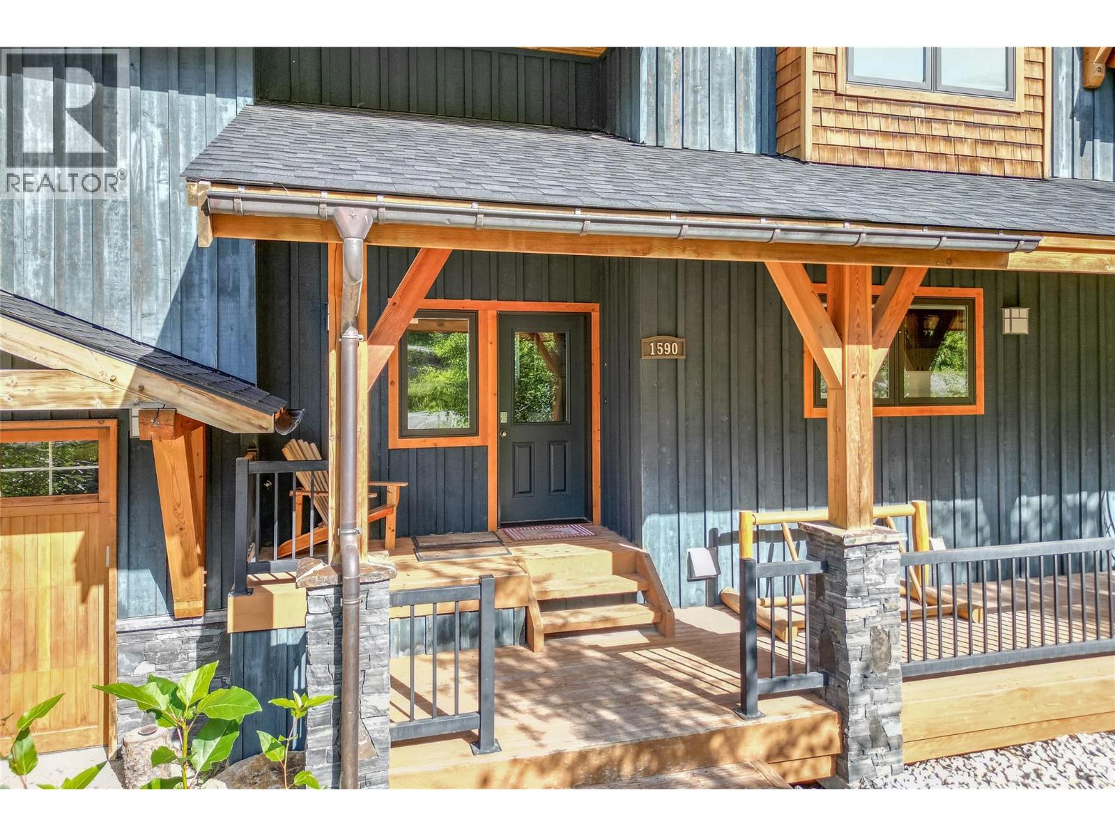 1590 GOLDEN AVENUE - 50