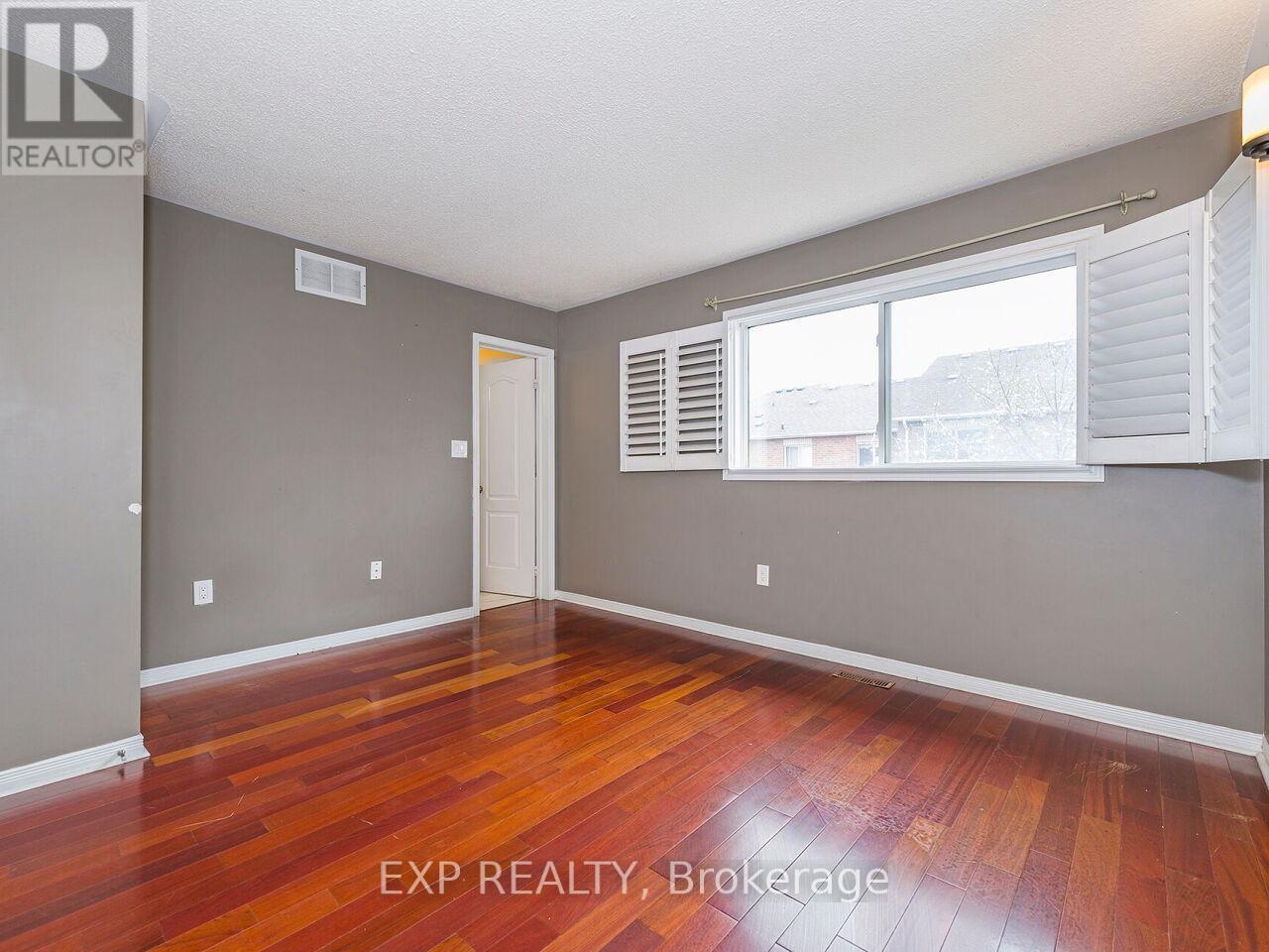 Photo 12 of 81 Triple Crown Avenue, Toronto ON