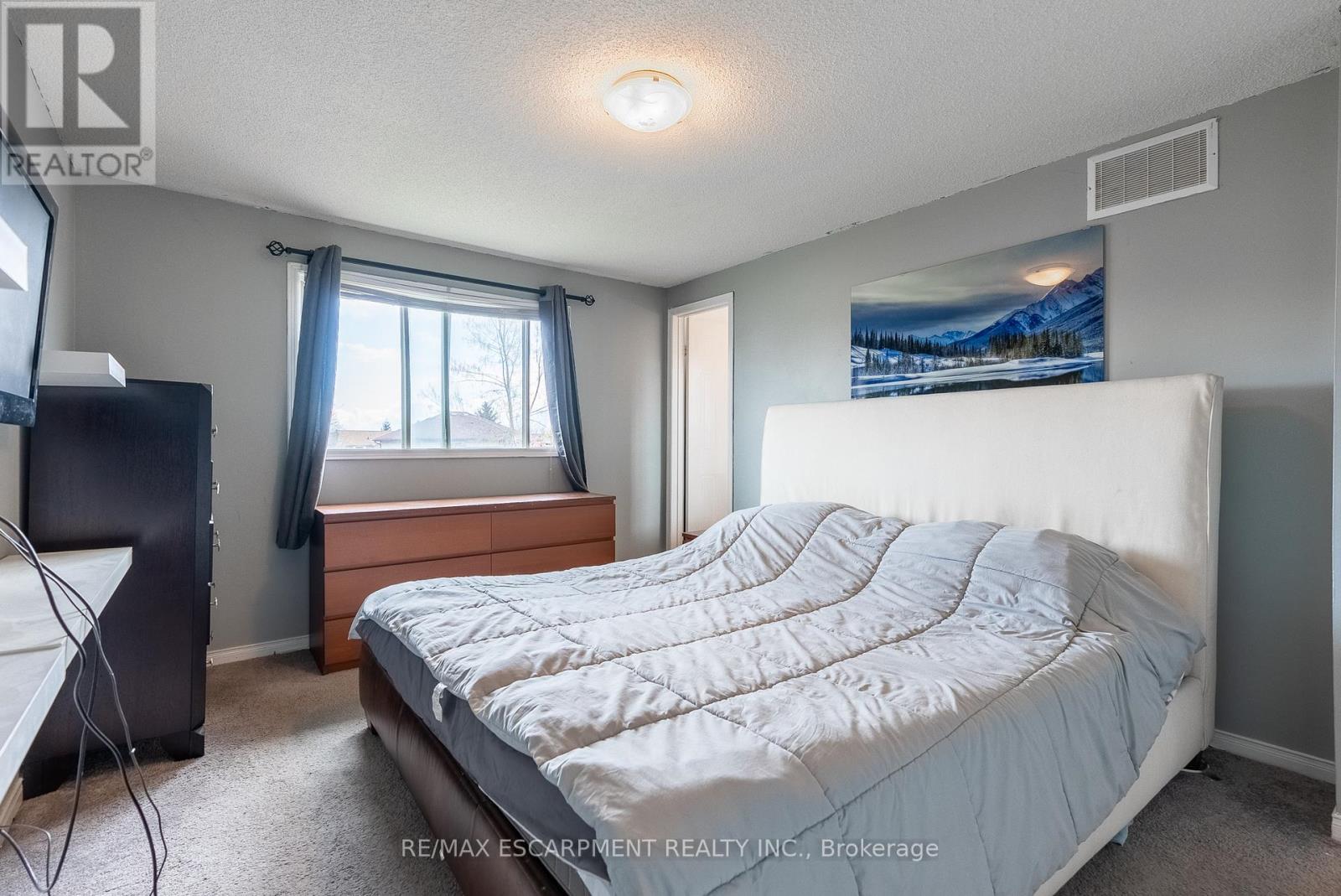 Photo 24 of 2465 Headon Forest Drive, Burlington ON