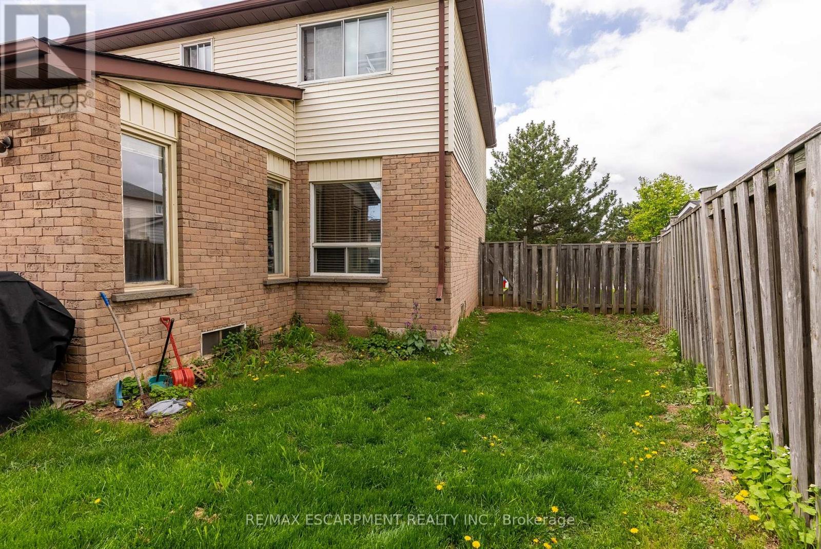 Photo 3 of 2465 Headon Forest Drive, Burlington ON
