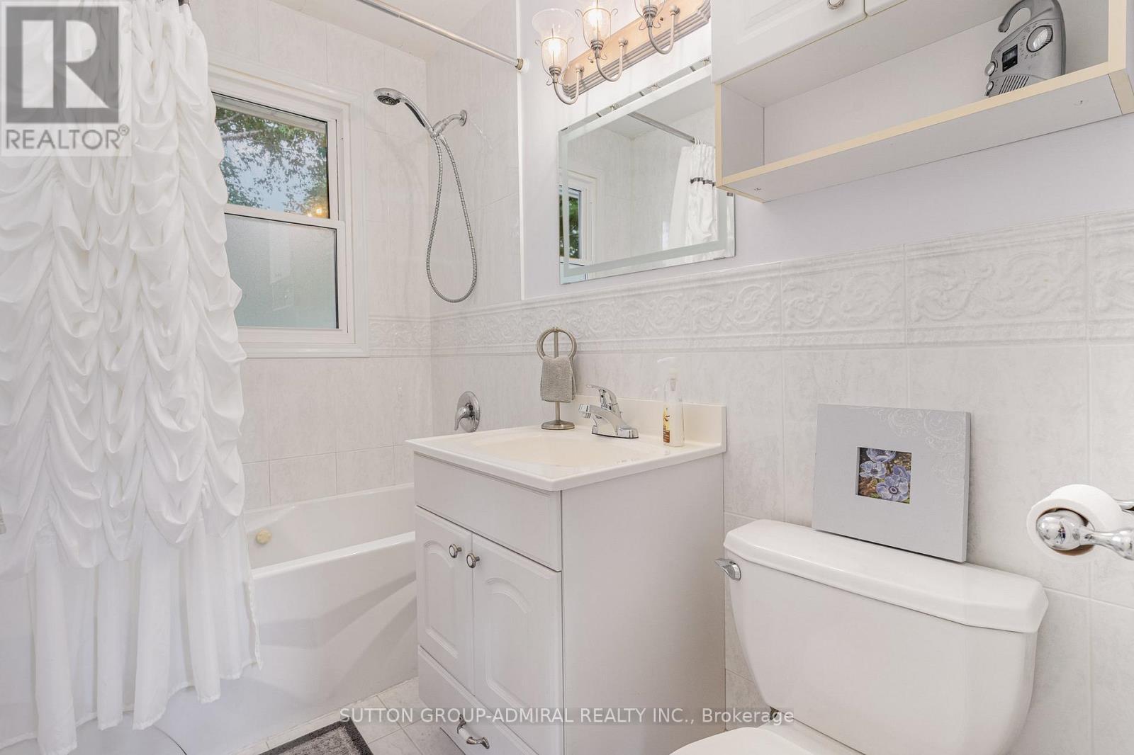 Photo 2 of 2455 Rebecca Street, Oakville ON