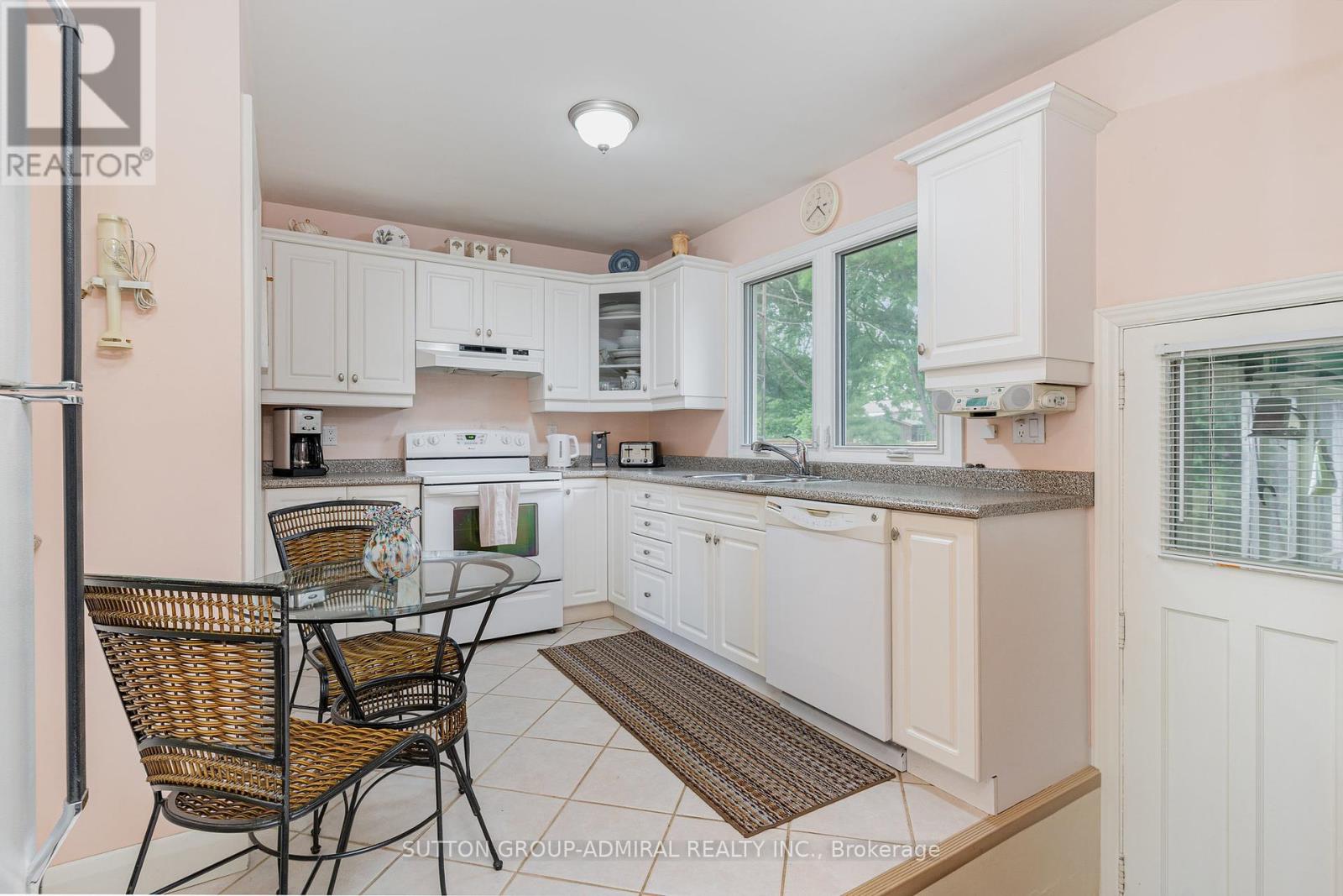 Photo 13 of 2455 Rebecca Street, Oakville ON