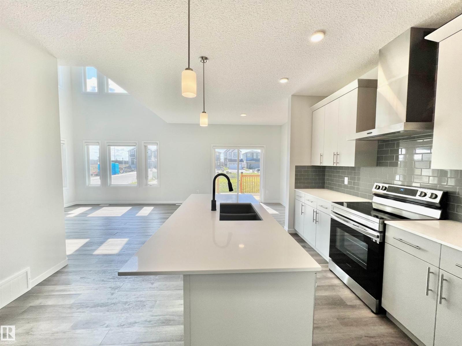 Photo 10 of 2404 193 St Nw, Edmonton AB