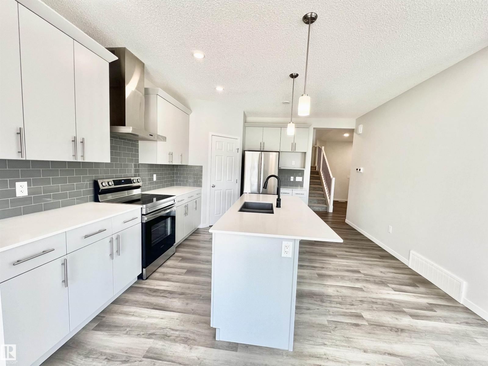 Photo 11 of 2404 193 St Nw, Edmonton AB