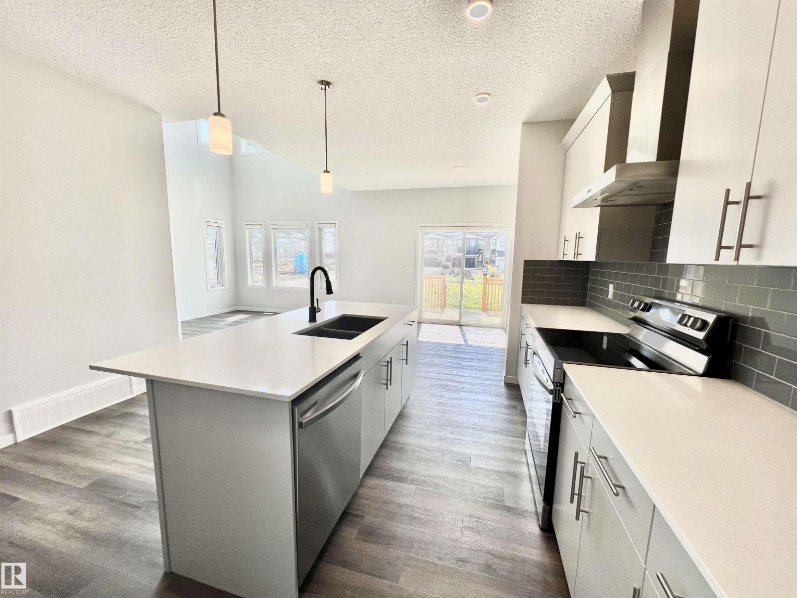 Photo 12 of 2404 193 St Nw, Edmonton AB