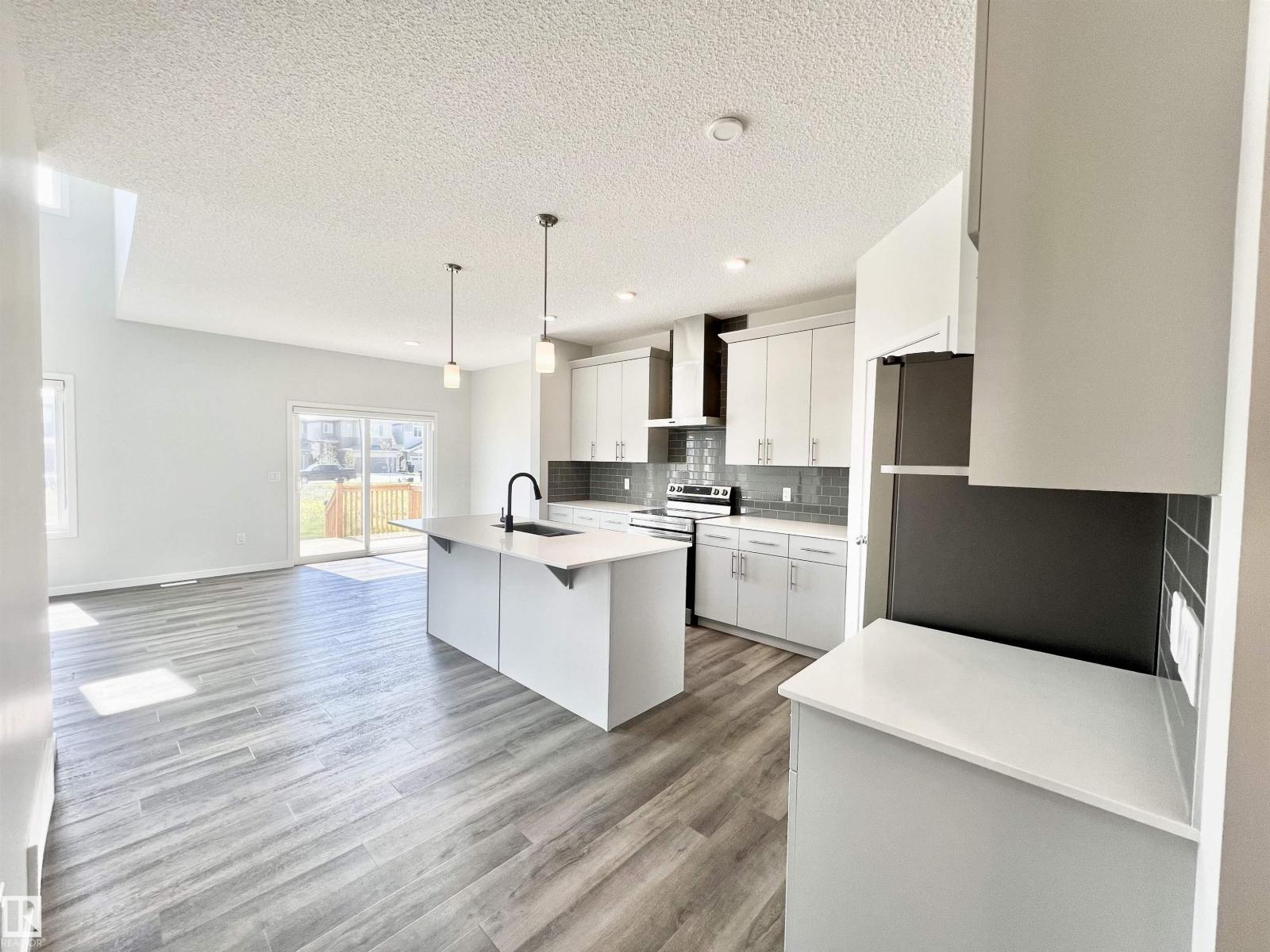 Photo 7 of 2404 193 St Nw, Edmonton AB