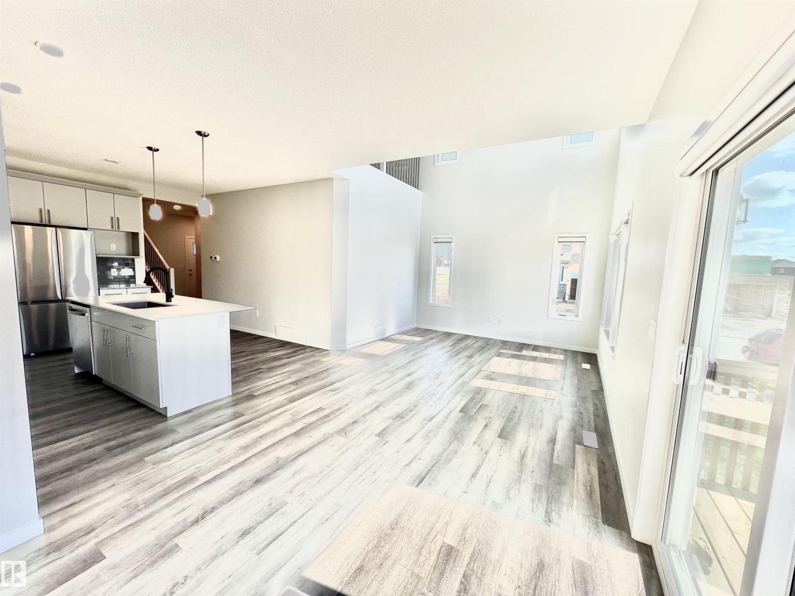 Photo 8 of 2404 193 St Nw, Edmonton AB