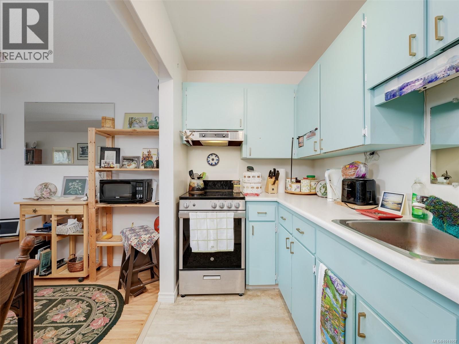 212 964 Heywood Ave, Victoria