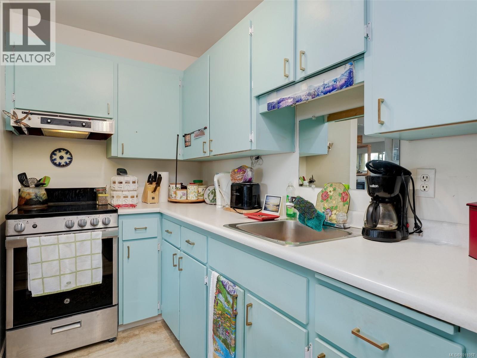 212 964 Heywood Ave, Victoria