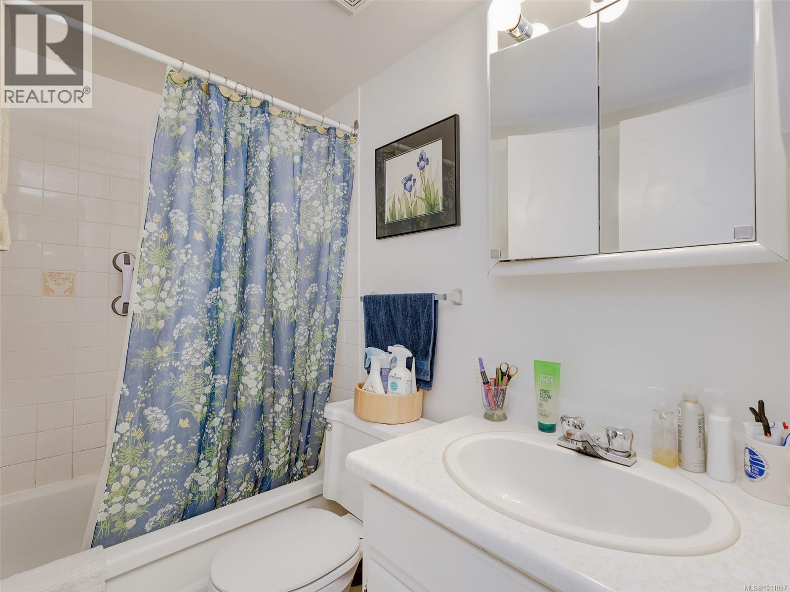 212 964 Heywood Ave, Victoria