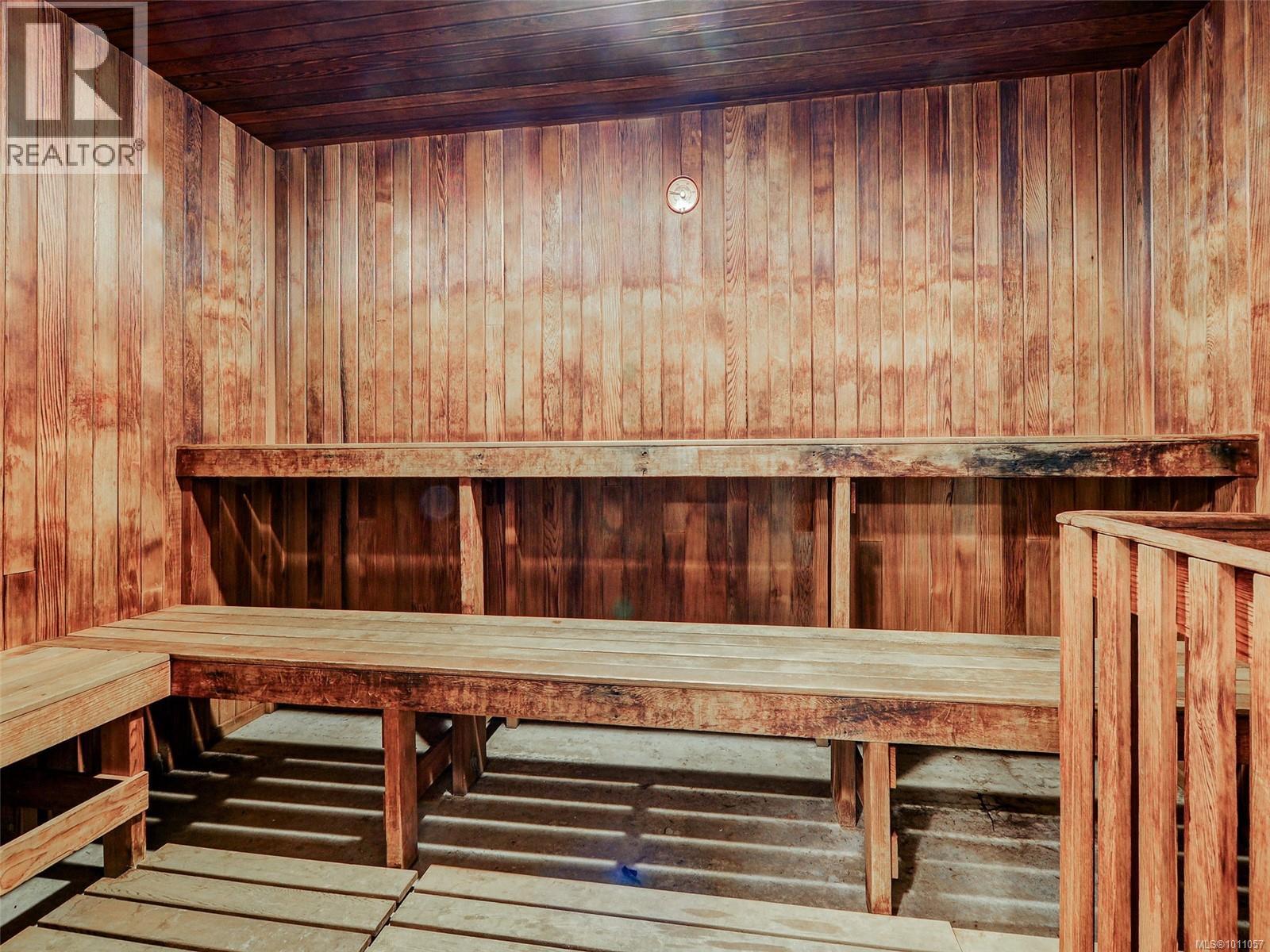 212 964 Heywood Ave, Victoria