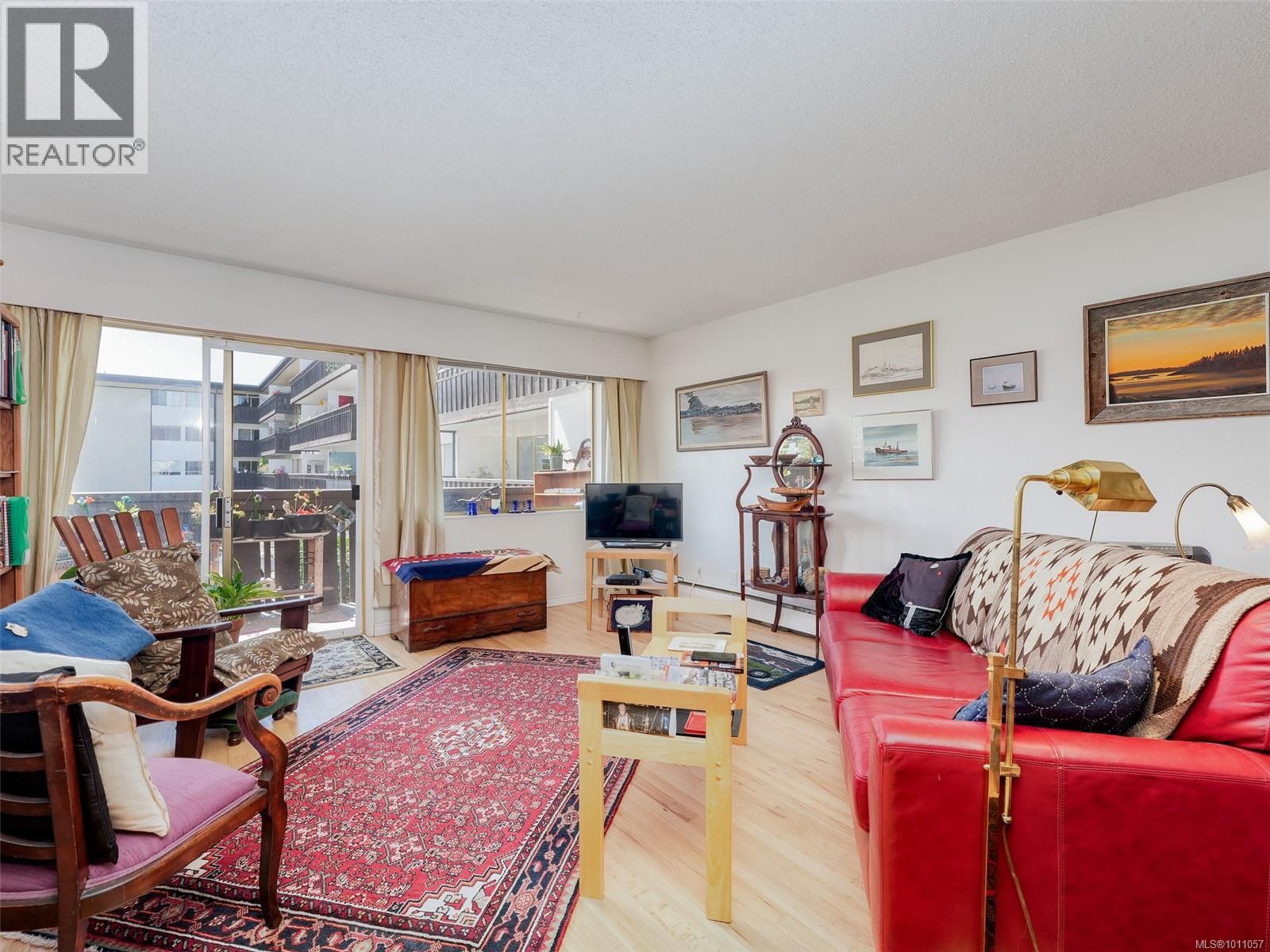 212 964 Heywood Ave, Victoria