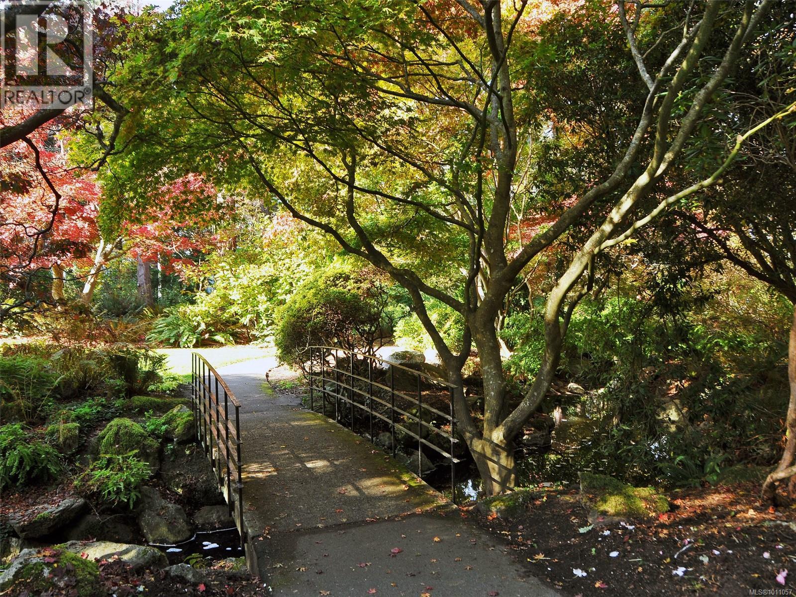 212 964 Heywood Ave, Victoria