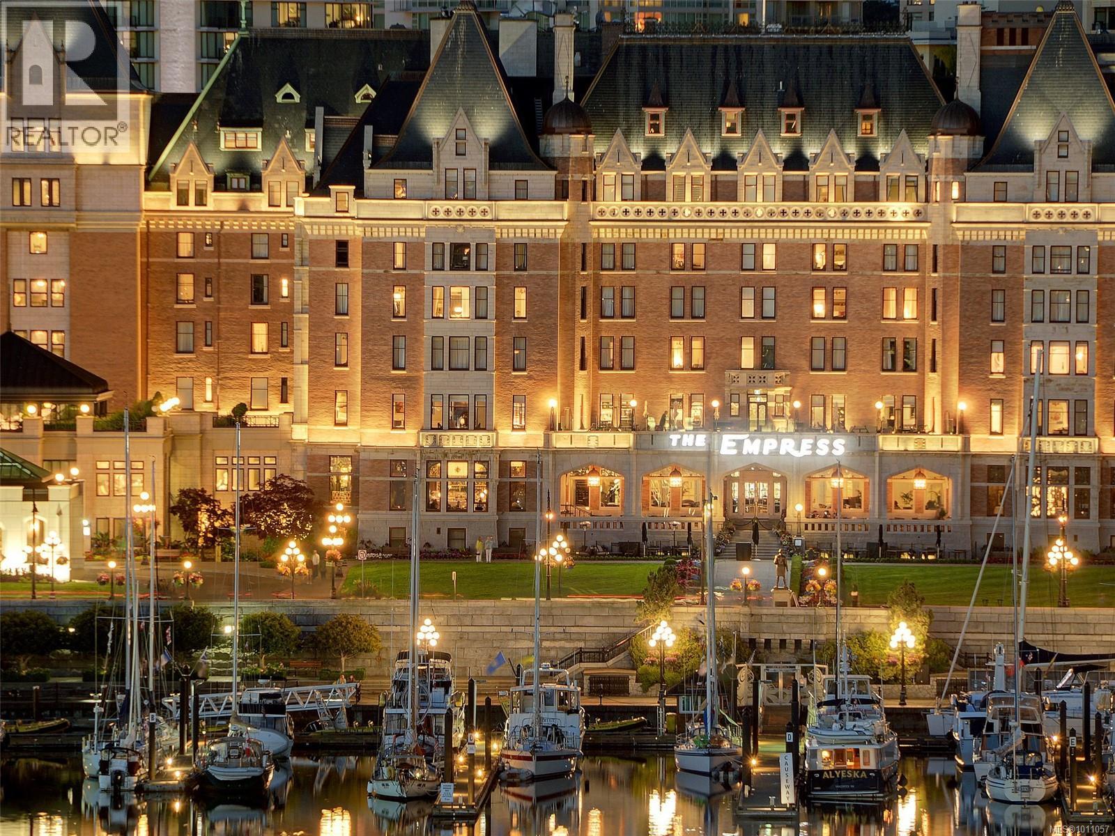 212 964 Heywood Ave, Victoria