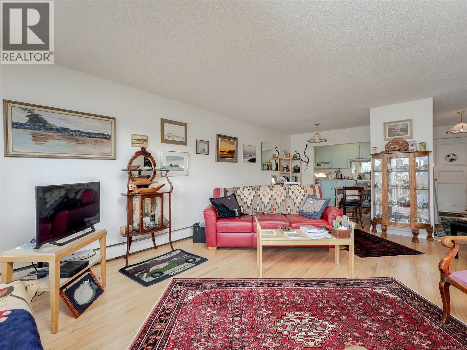 212 964 Heywood Ave, Victoria