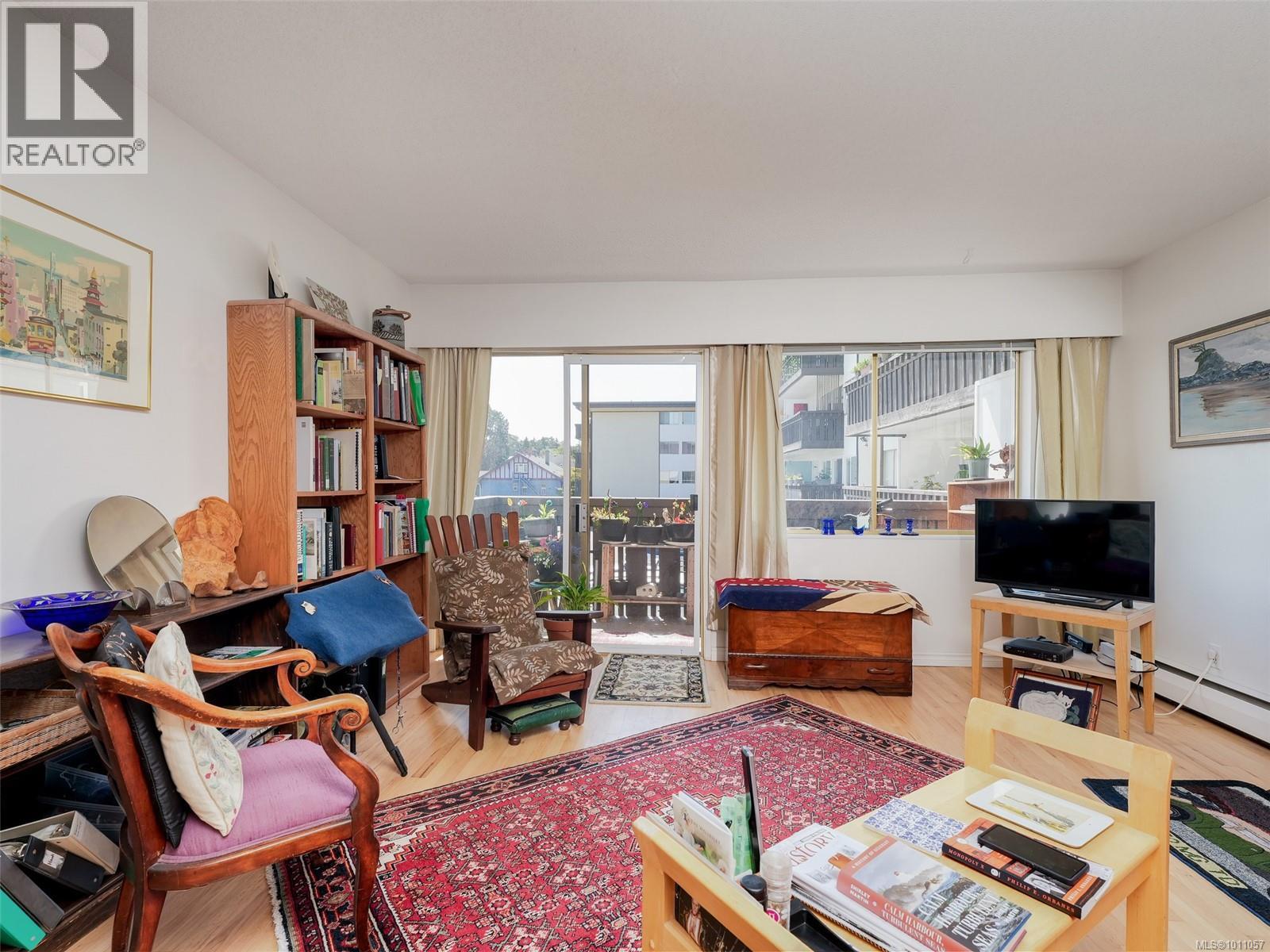 212 964 Heywood Ave, Victoria