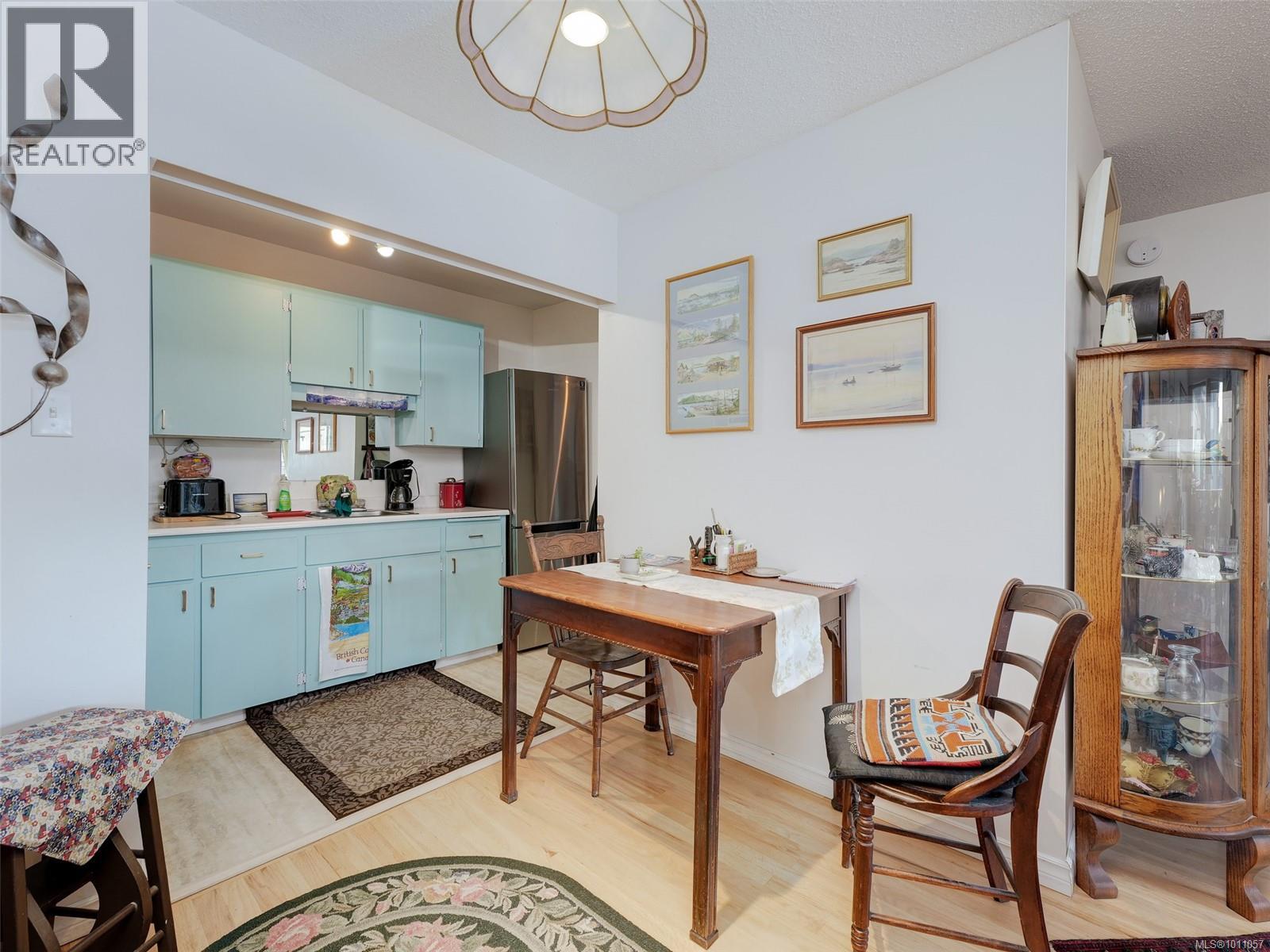 212 964 Heywood Ave, Victoria