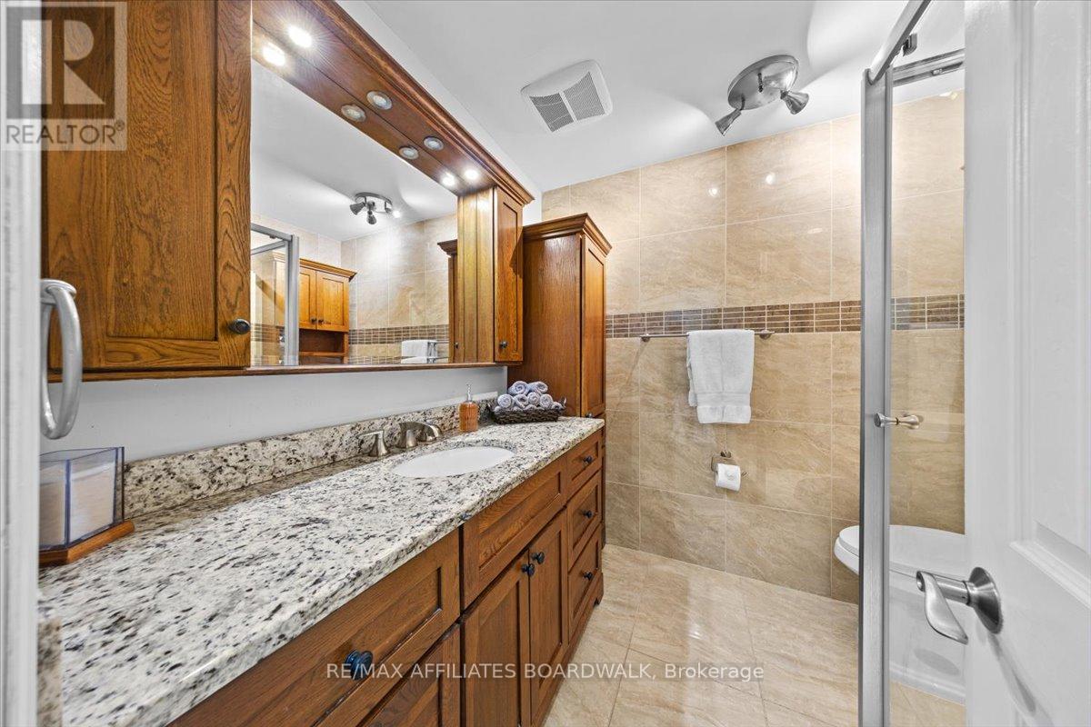 Photo 4 of 1856 Appleford Street, Ottawa ON