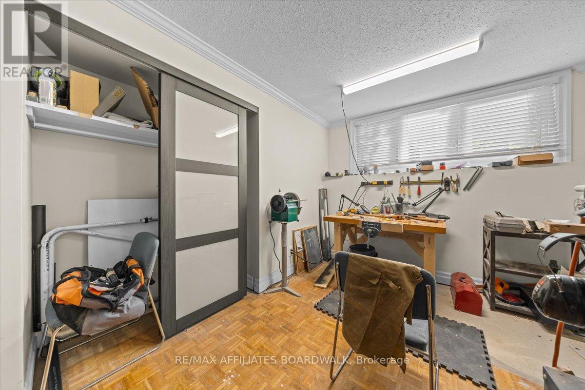 Photo 3 of 1856 Appleford Street, Ottawa ON
