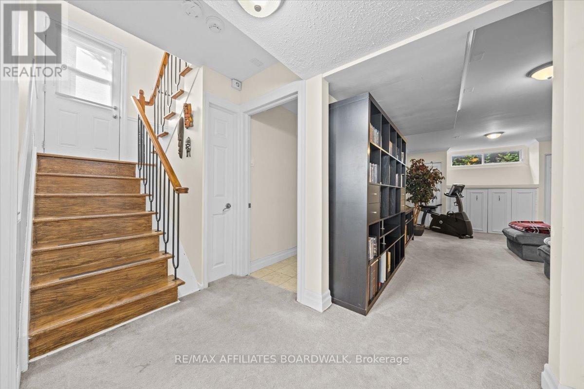 Photo 6 of 1856 Appleford Street, Ottawa ON