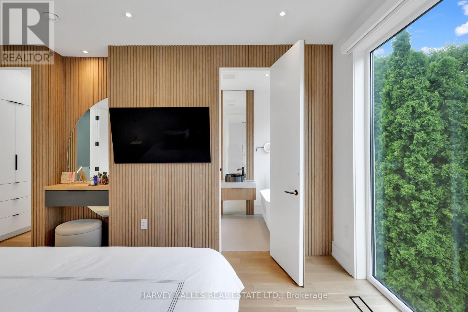 Photo 29 of 116 Deloraine Avenue, Toronto ON