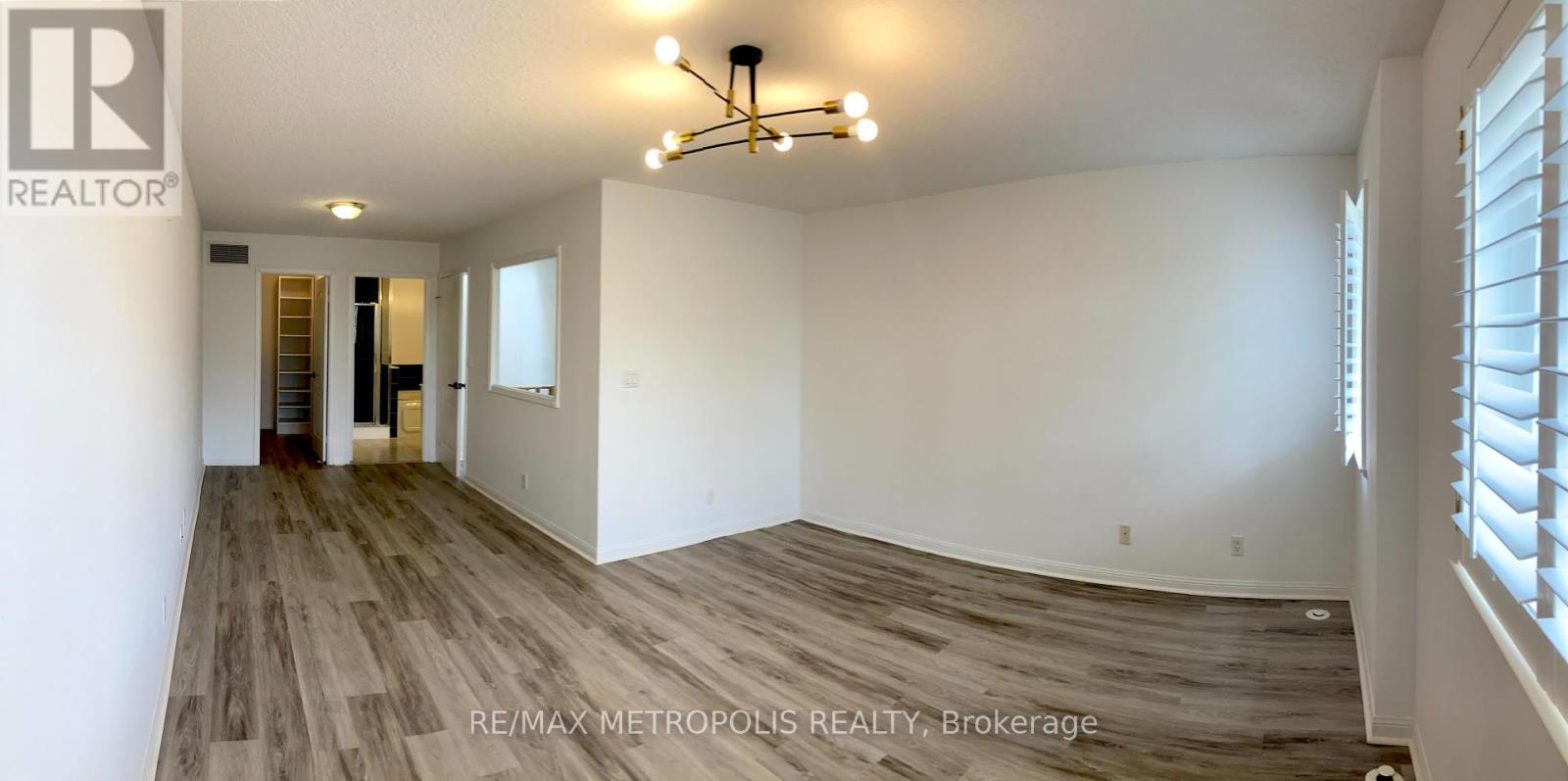 Photo 8 of 1602 28 Sommerset Way, Toronto ON