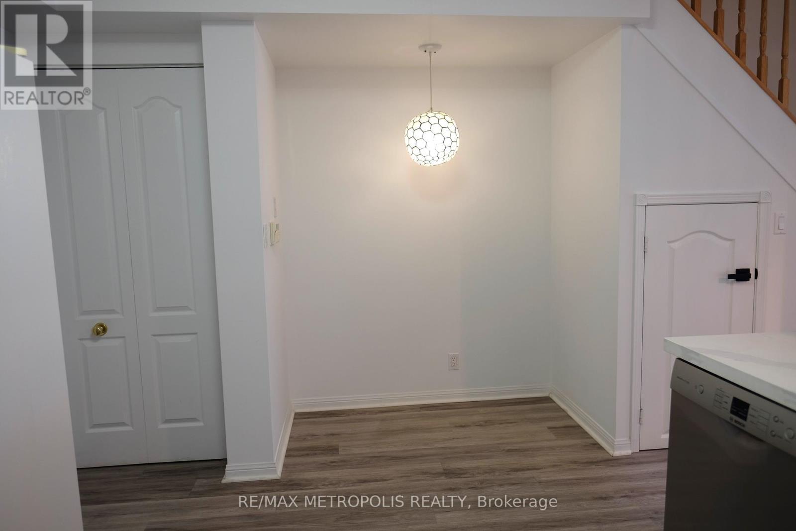 Photo 11 of 1602 28 Sommerset Way, Toronto ON