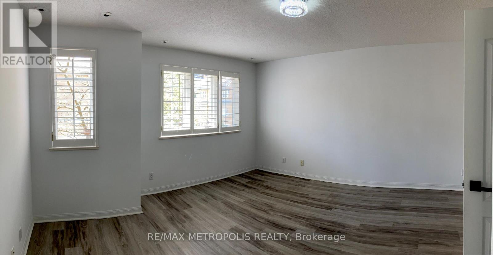 Photo 6 of 1602 28 Sommerset Way, Toronto ON