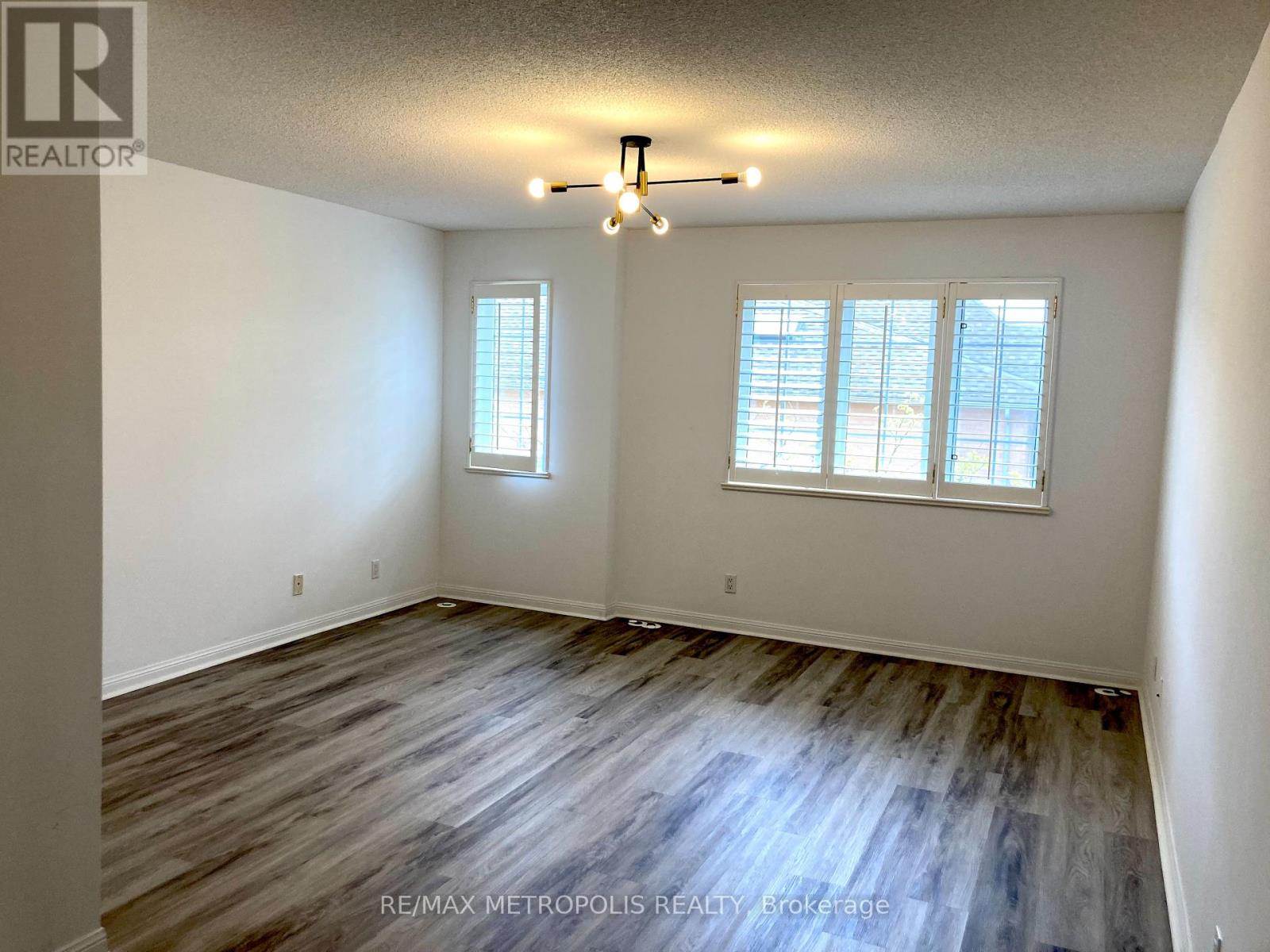 Photo 1 of 1602 28 Sommerset Way, Toronto ON