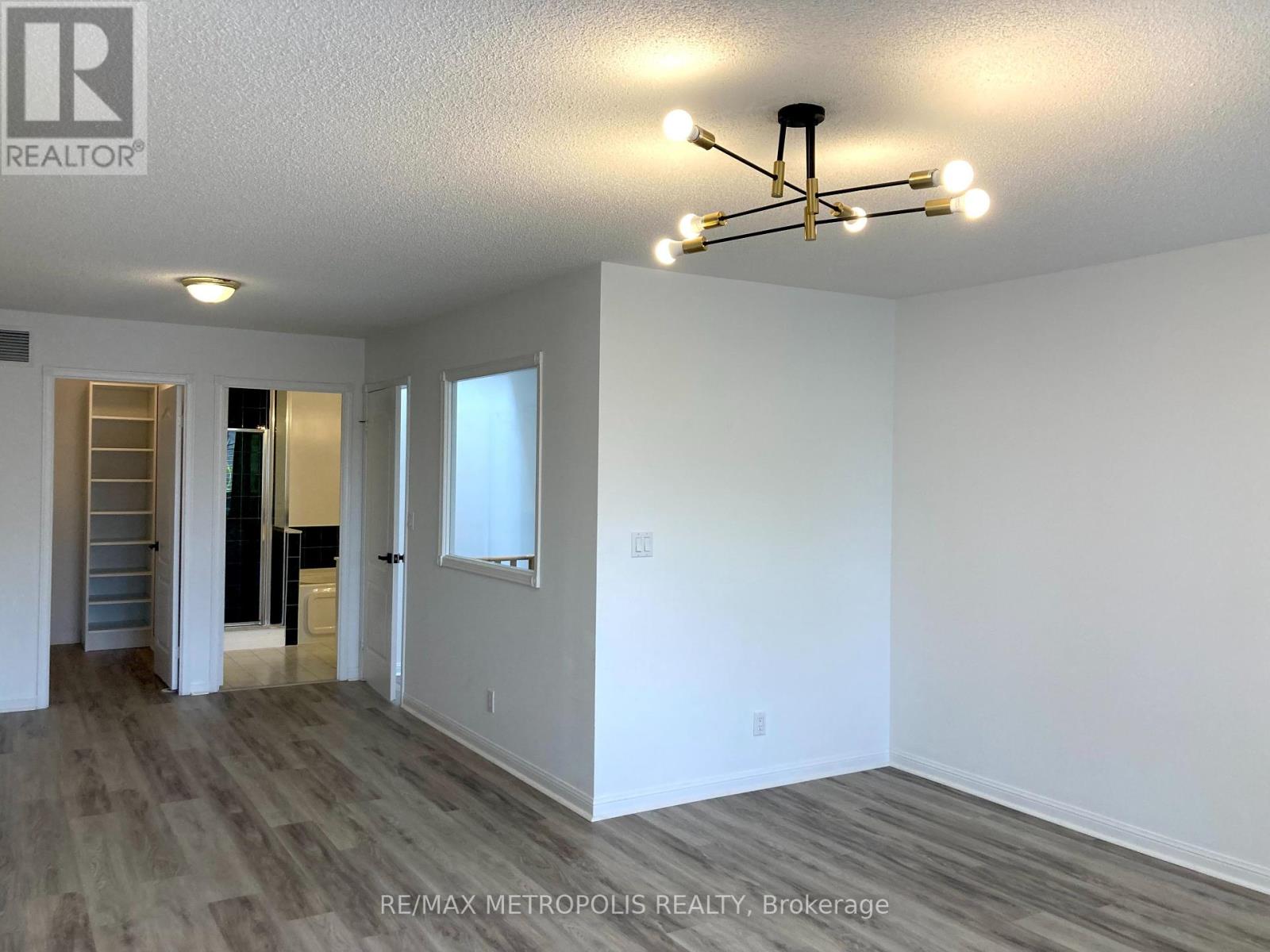 Photo 4 of 1602 28 Sommerset Way, Toronto ON