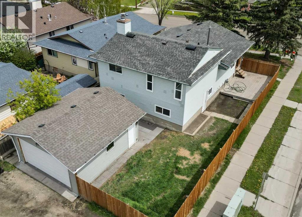 Single Family House 4 Level for Sale in  Centre Street NW Beddington Heights Calgary 