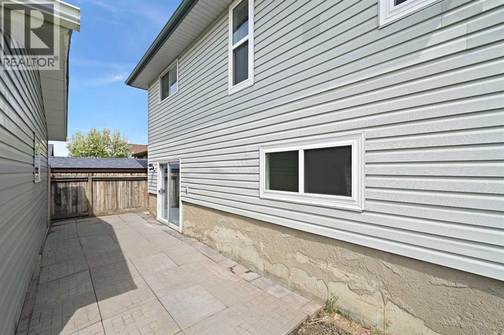 Single Family House 4 Level for Sale in  Centre Street NW Beddington Heights Calgary 