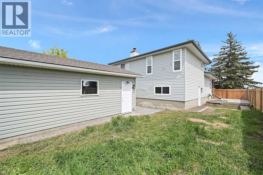 Single Family House 4 Level for Sale in  Centre Street NW Beddington Heights Calgary 