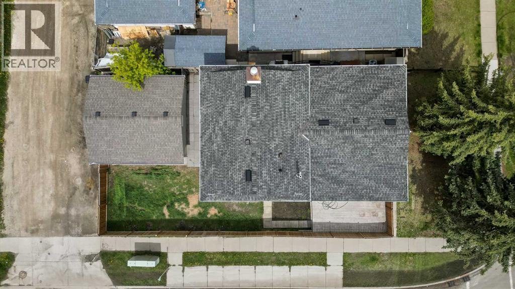 Single Family House 4 Level for Sale in  Centre Street NW Beddington Heights Calgary 